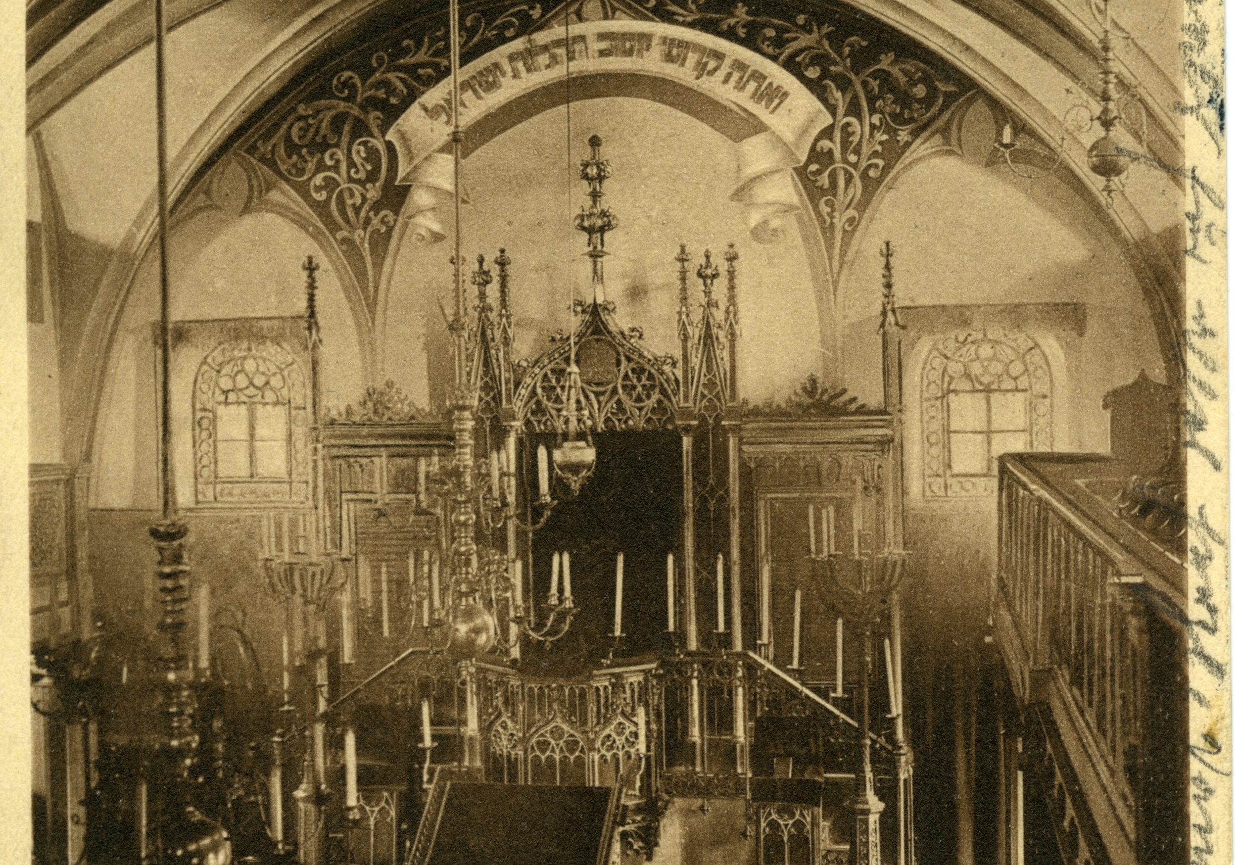 Innenaufnahme der 1938 zerstörten Altschul, der Hauptsynagoge Fürths.