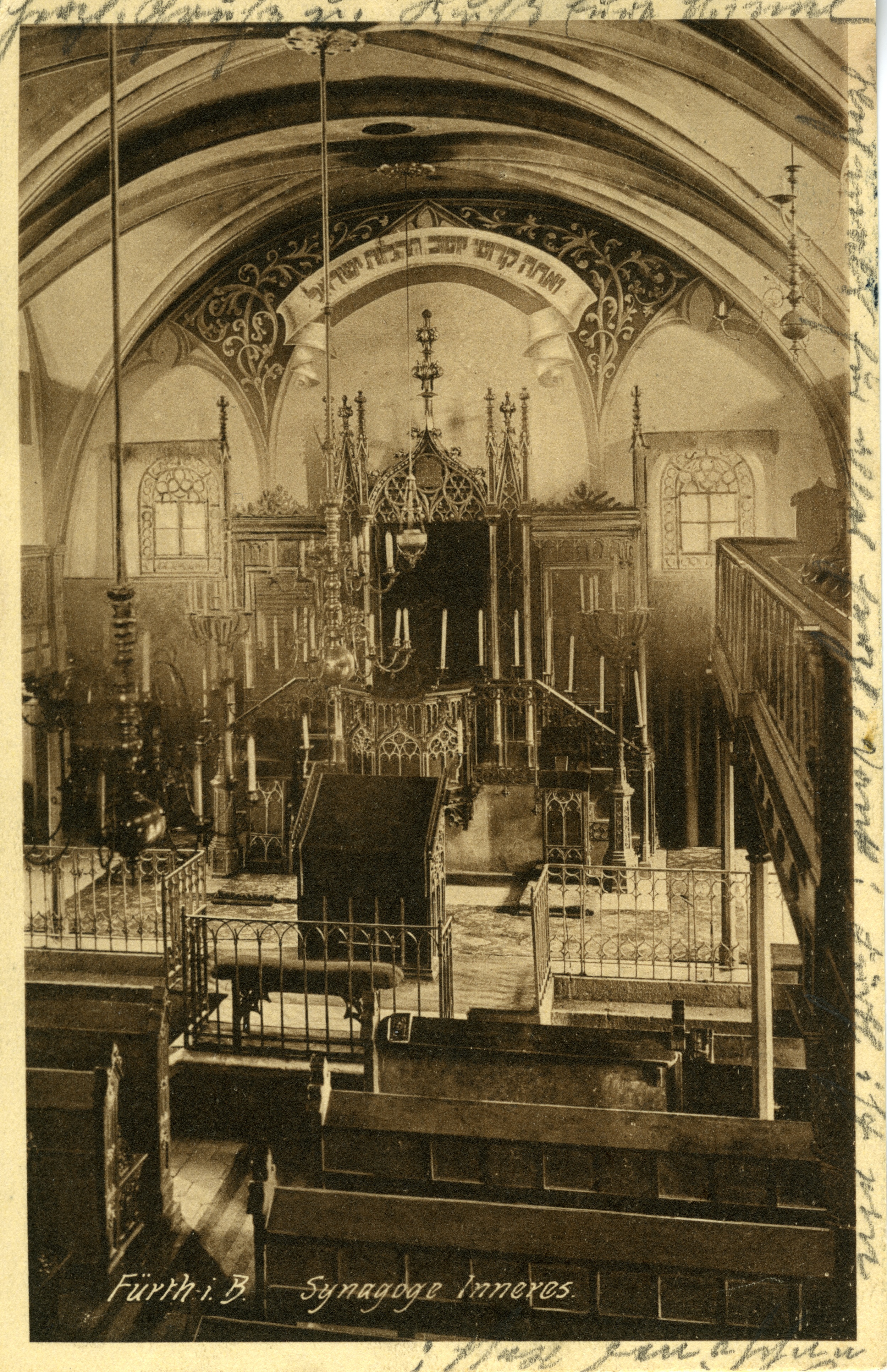 Innenaufnahme der 1938 zerstörten Altschul, der Hauptsynagoge Fürths.