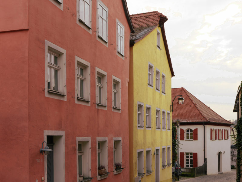Blick auf die Synagogengasse in Schwabach mit dem Jüdischen Museum Franken im Vordergrund.